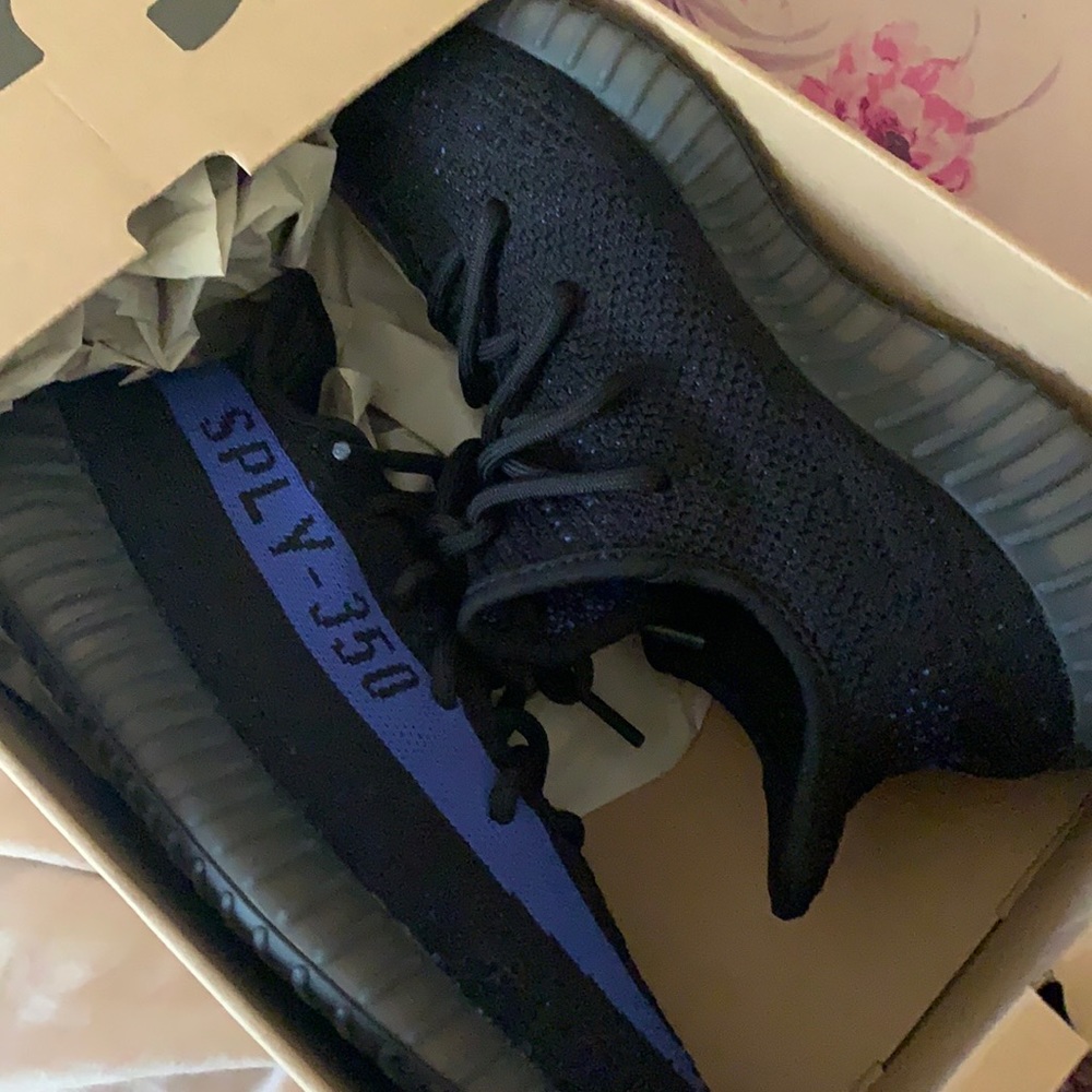 YEEZY 350 SIZE 8 BLUE /BLACK JUST DROP HOT PICK ONLY $$β€οΈππβ€οΈπππ₯°π€ - Picture 13 of 16